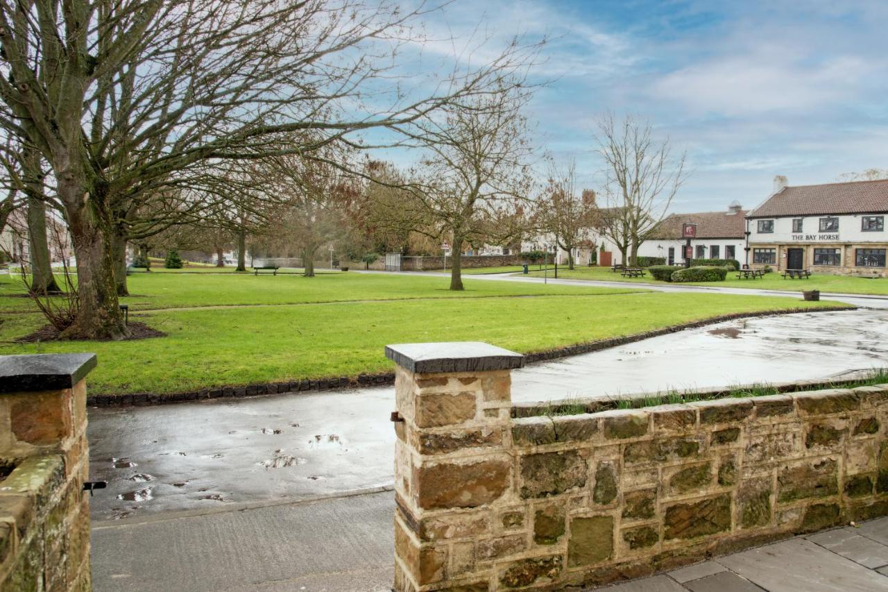 Work And Relax - Fast Wifi, Fireplace & Near Pub Newton Aycliffe Εξωτερικό φωτογραφία