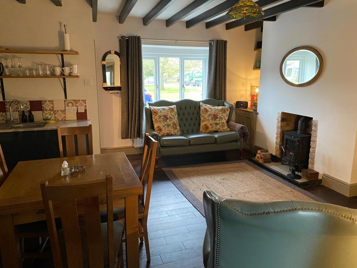 Work And Relax - Fast Wifi, Fireplace & Near Pub Newton Aycliffe Εξωτερικό φωτογραφία